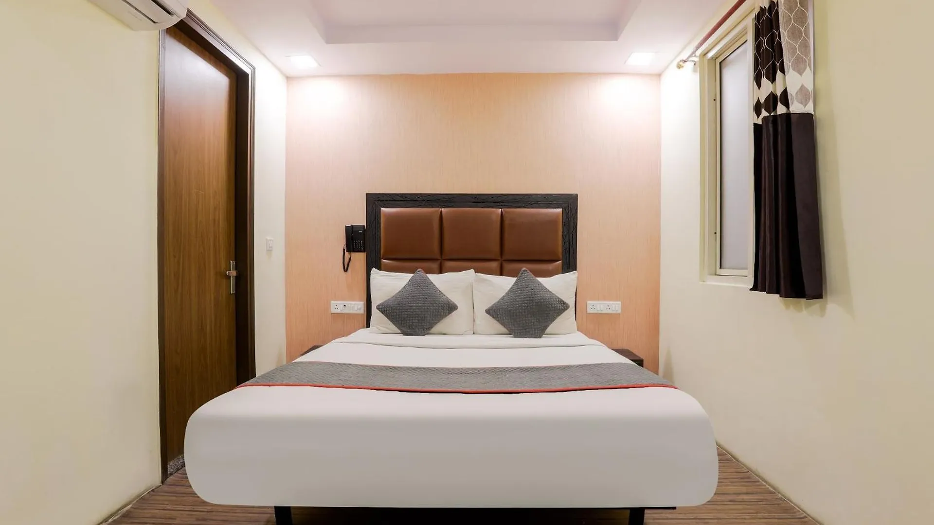 Collection O Hotel Yellow Saffron Delhi  India