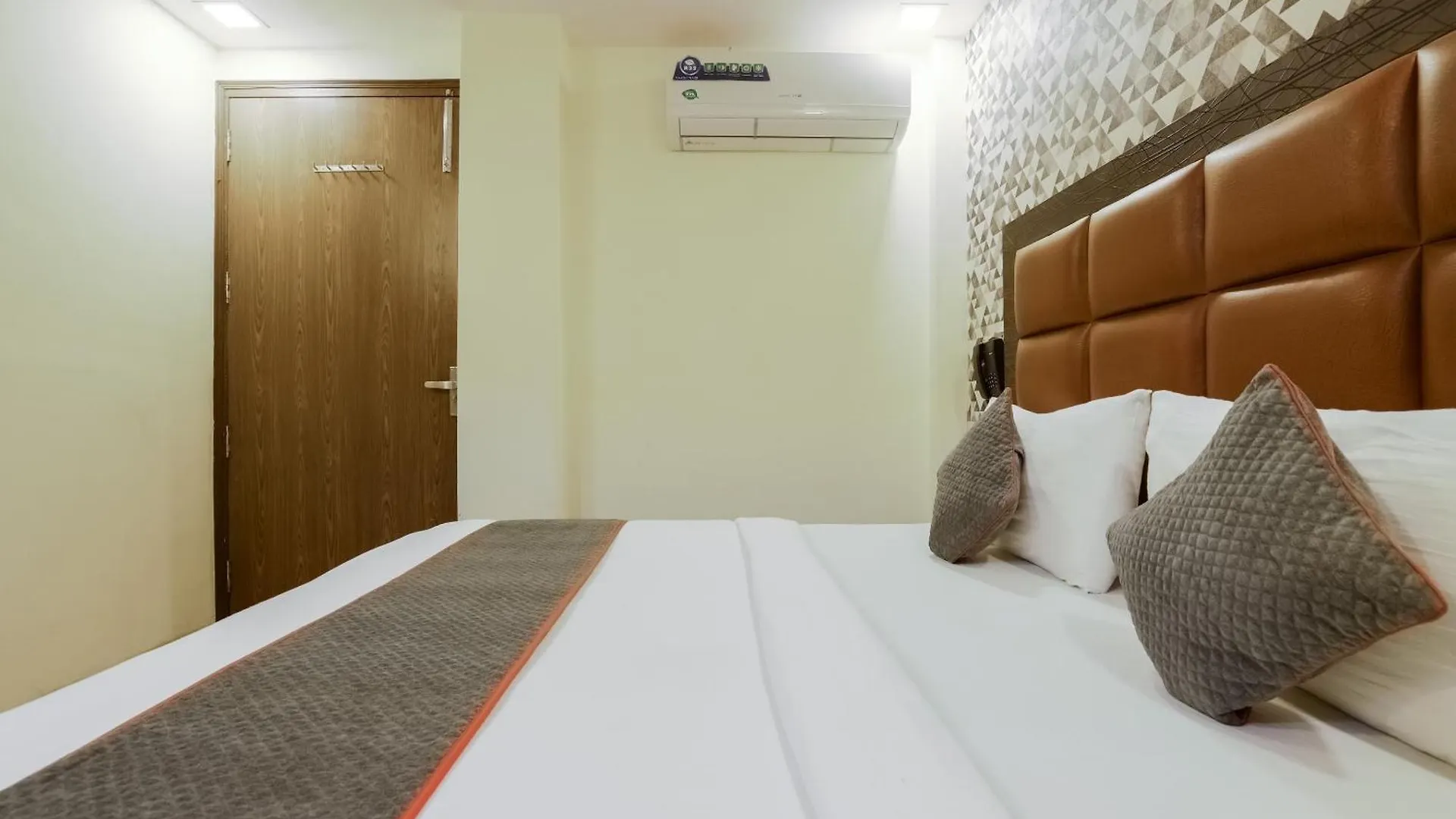 Collection O Hotel Yellow Saffron Delhi  Delhi (National Capital Territory of India)