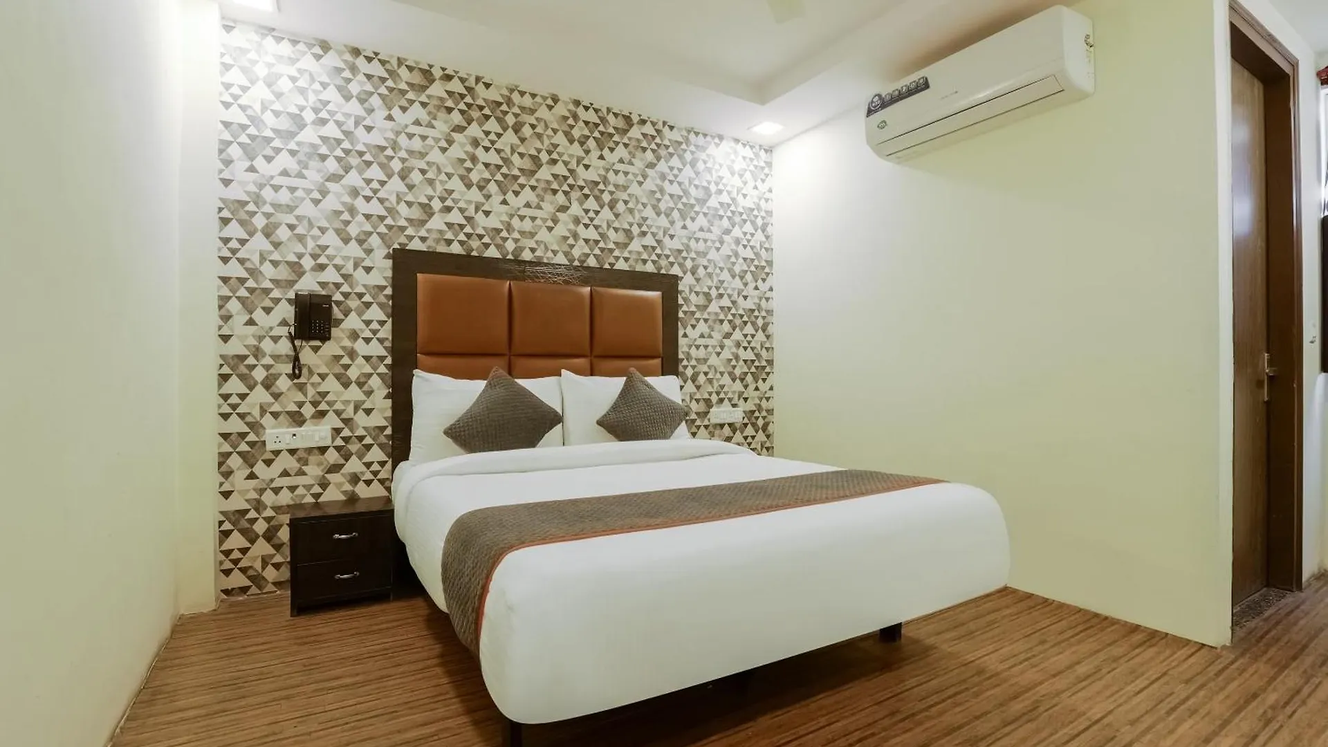 Collection O Hotel Yellow Saffron Delhi   Delhi (National Capital Territory of India)