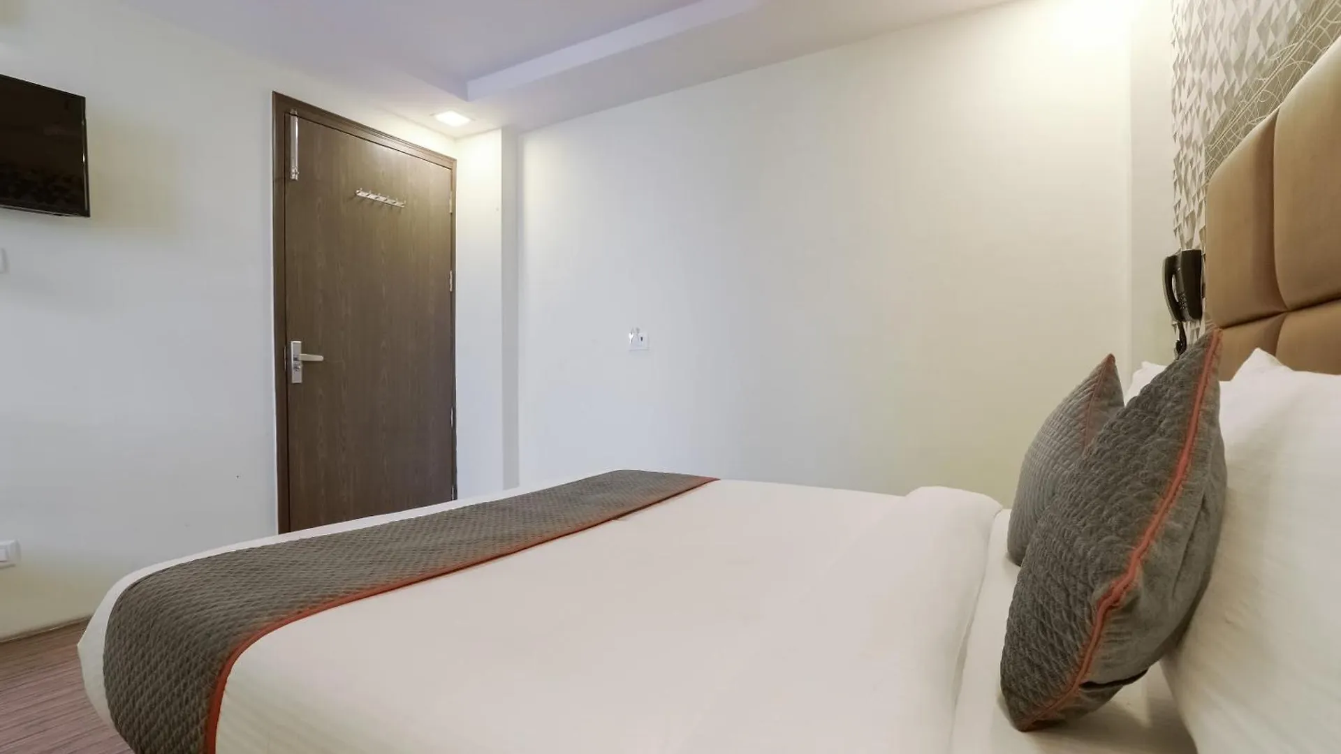 Collection O Hotel Yellow Saffron Delhi  Delhi (National Capital Territory of India)